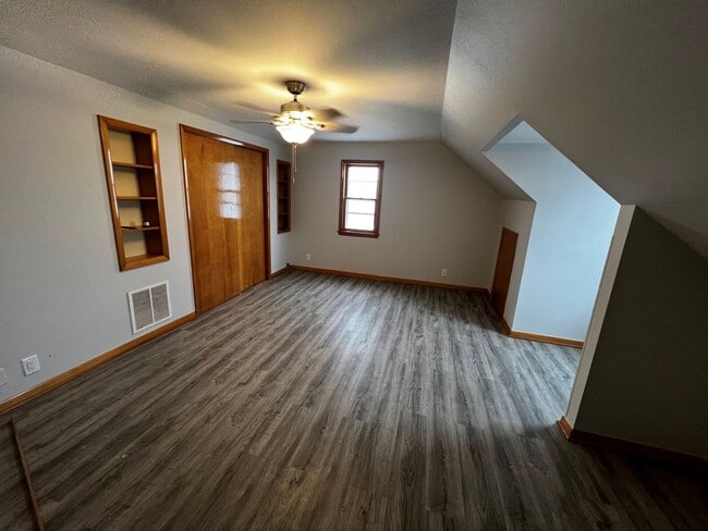 Building Photo - Large 3BR Single Family in St. Francis!!