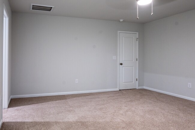 Building Photo - 133 Gervais Cir