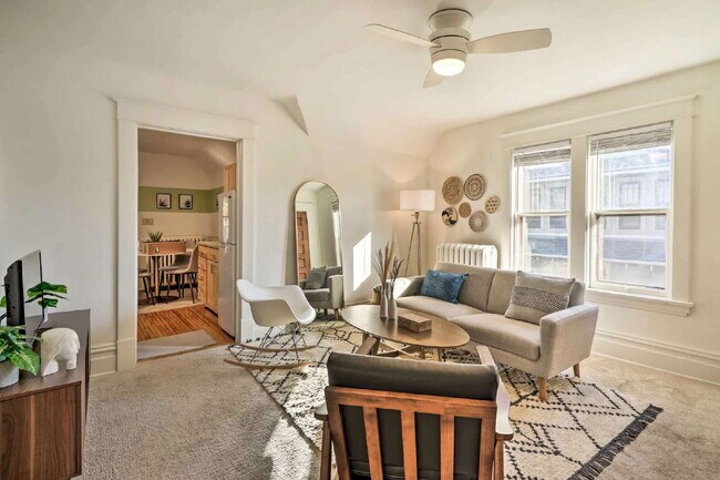 Building Photo - 1 Bedroom + Den (Lower) & 2 Bedroom (Upper)  - St. Paul Duplex - Both Units Avaialble