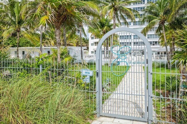 Building Photo - 4925 Collins Ave