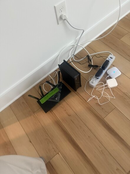 Building Photo - 420 Sloop St