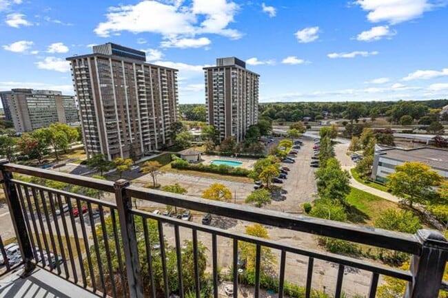 Building Photo - 16400 N Park Dr