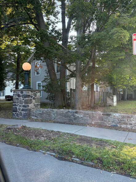 Building Photo - 45 S Grove St
