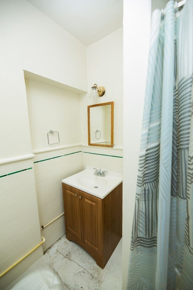 Building Photo - 2026/2027 JHU Off-Campus 5bd/2ba Rowhome w...