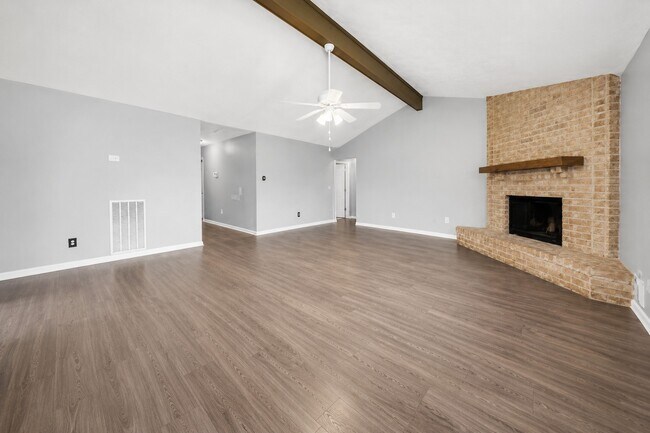 Building Photo - 1707 Stone Lake Dr