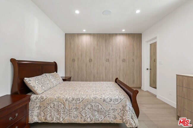 Building Photo - 12849 Tiara St