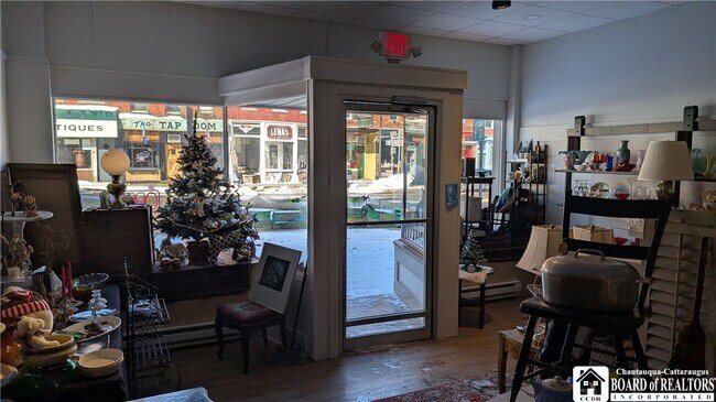 Building Photo - 44 E Main St