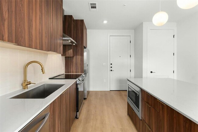 Building Photo - 1701 Simond Ave Ave