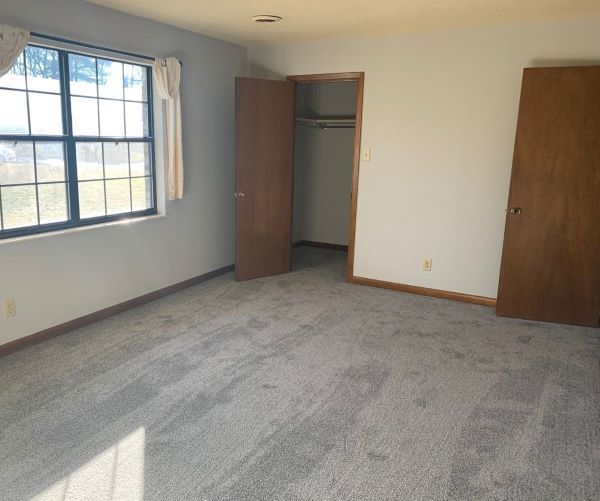 Building Photo - 4 BDRM/2.5BA Home available in Bexhill Subdivision.