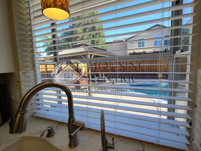 Building Photo - Executive Folsom Rental EXCELLENT Location and a POOL!