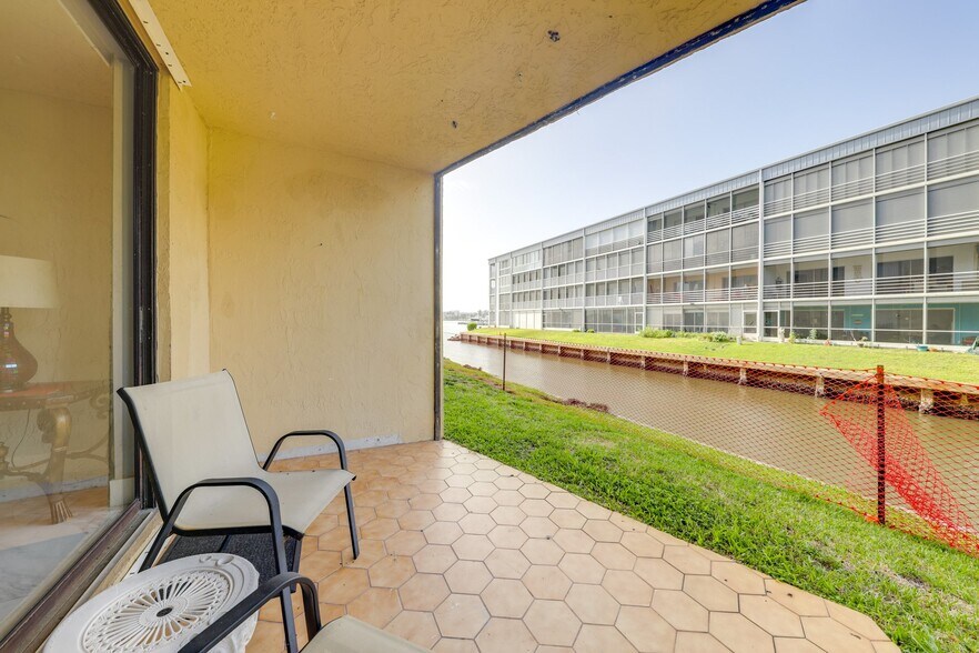 Mster Room Side View - 896 N Federal Hwy