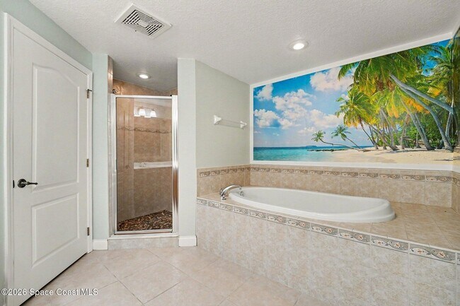 Building Photo - 601 N Miramar Ave