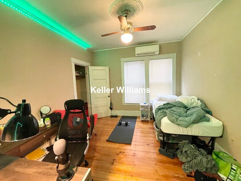 Building Photo - 67 Hillside St