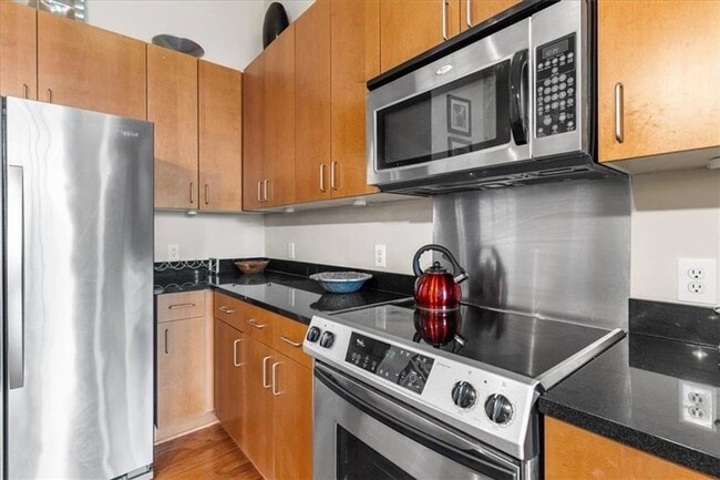 Building Photo - Charming 2BR Condo in Atlanta