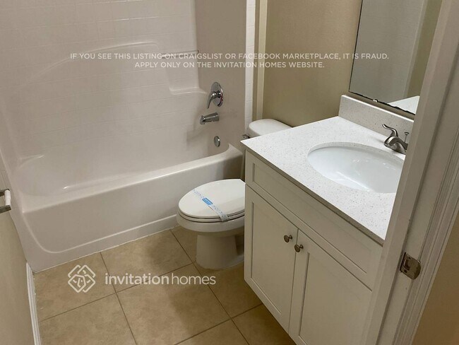 Building Photo - 3215 Burdock Ave