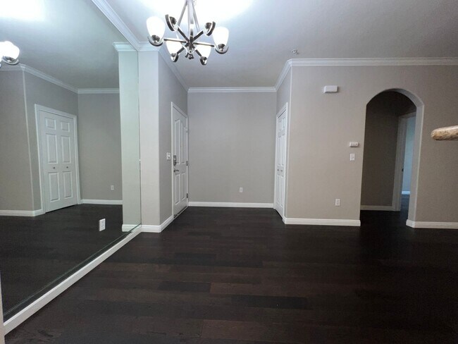Building Photo - Villa Cortina Luxury Condo near Santana Ro...