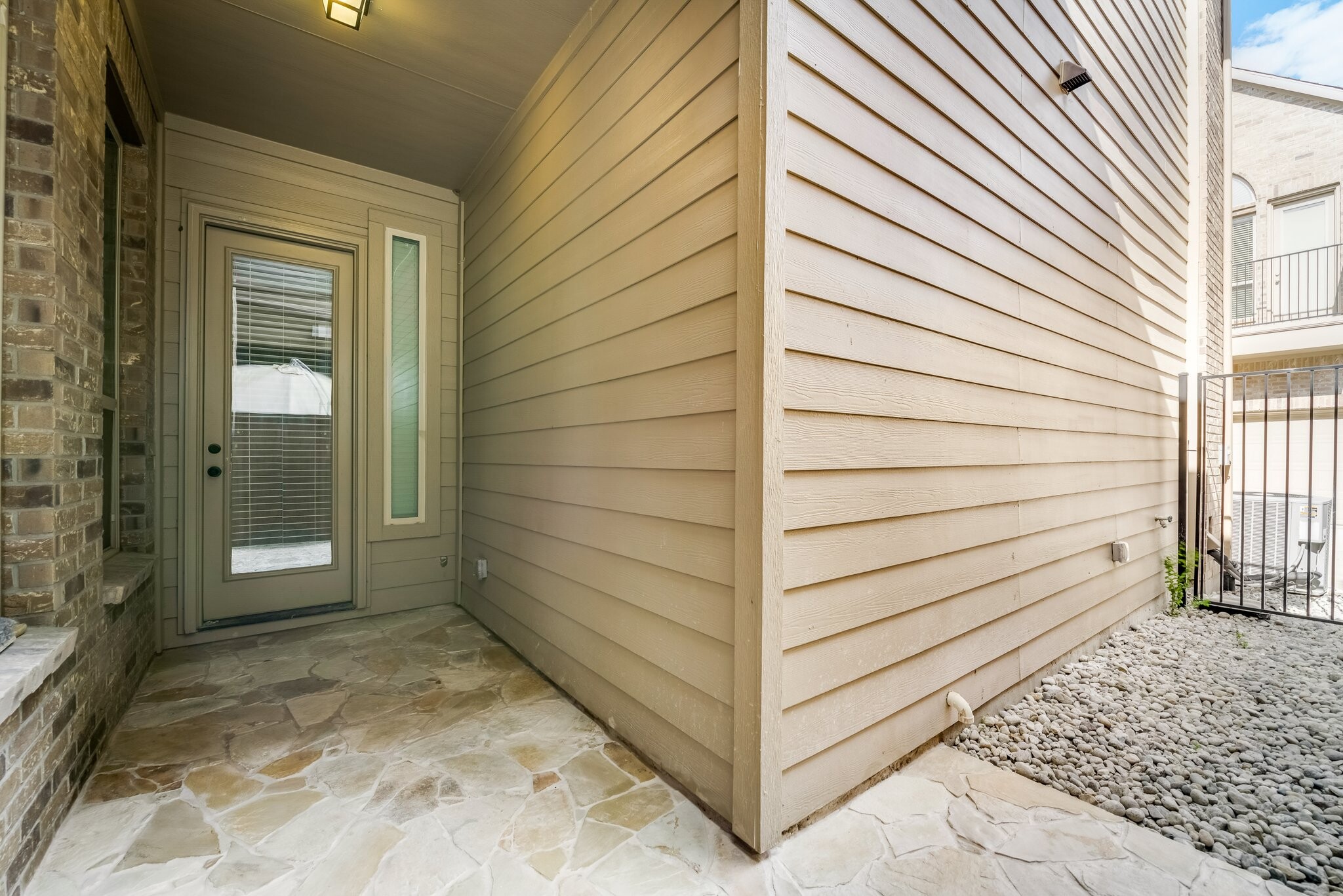 Building Photo - 923 Whitehall Dr