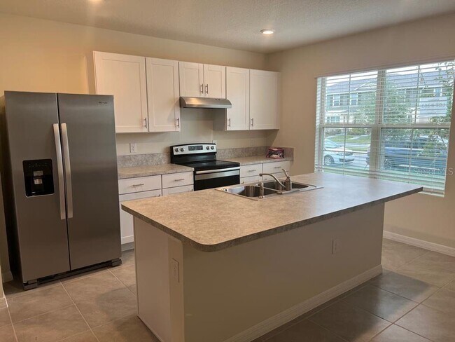 Building Photo - 1800 Red Canyon Dr