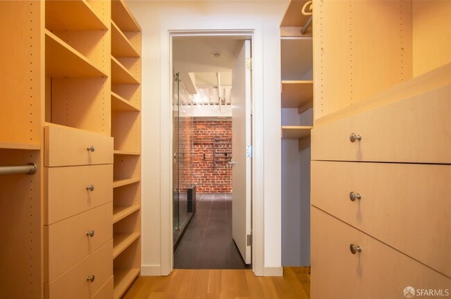 Building Photo - 650 Delancey St