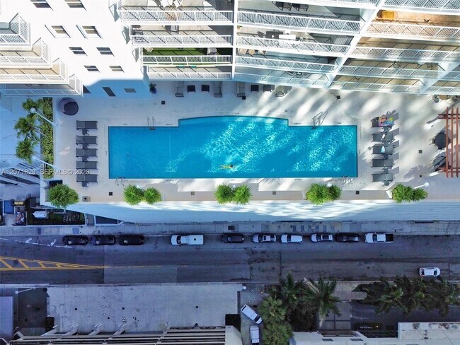 Building Photo - 1200 Brickell Bay Dr
