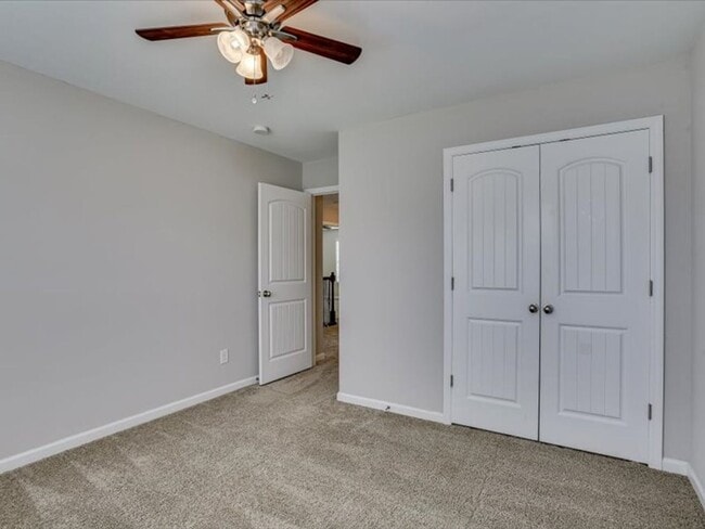 Building Photo - 5 Bedroom 3 Bath In Evans!