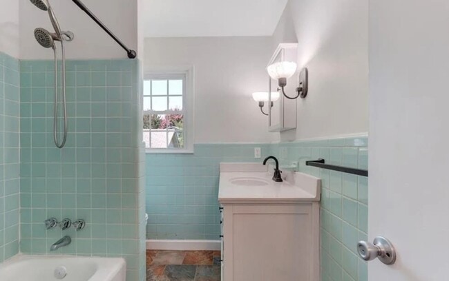 Building Photo - The Best of Both Worlds: Secluded Feel wit...