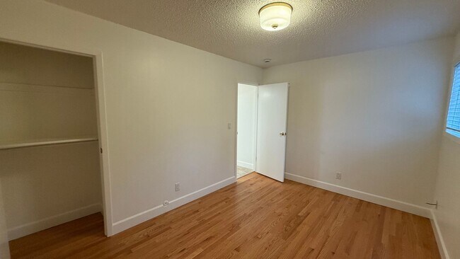 Building Photo - Stunning Forest Retreat in Lake Oswego 3 beds 2 baths + Den; Video!