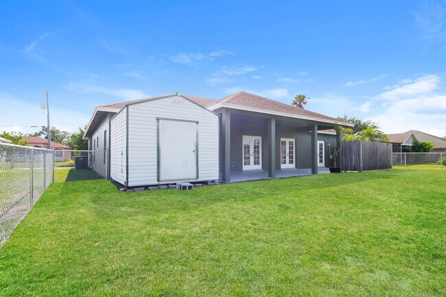 Building Photo - 3889 SW Wycoff St