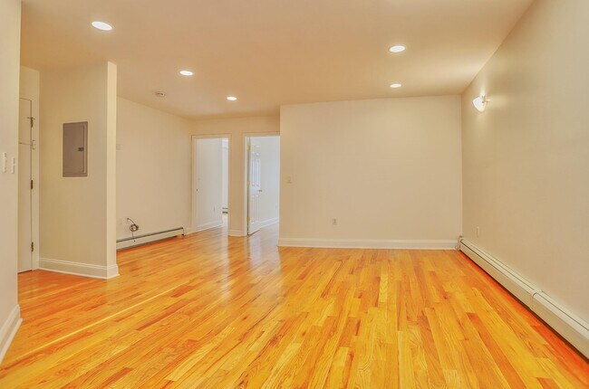 Building Photo - 136 Essex St