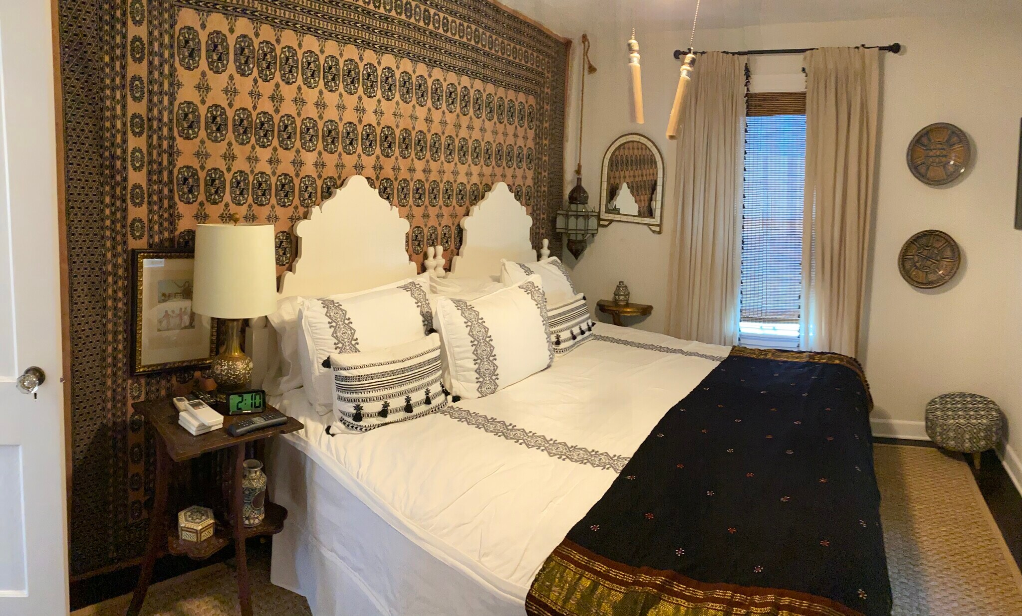Bedroom with king bed, flat screen TV and closet - 213 E Lakewood Rd