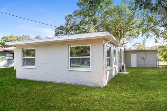 Building Photo - 2053 Barcelona Dr S