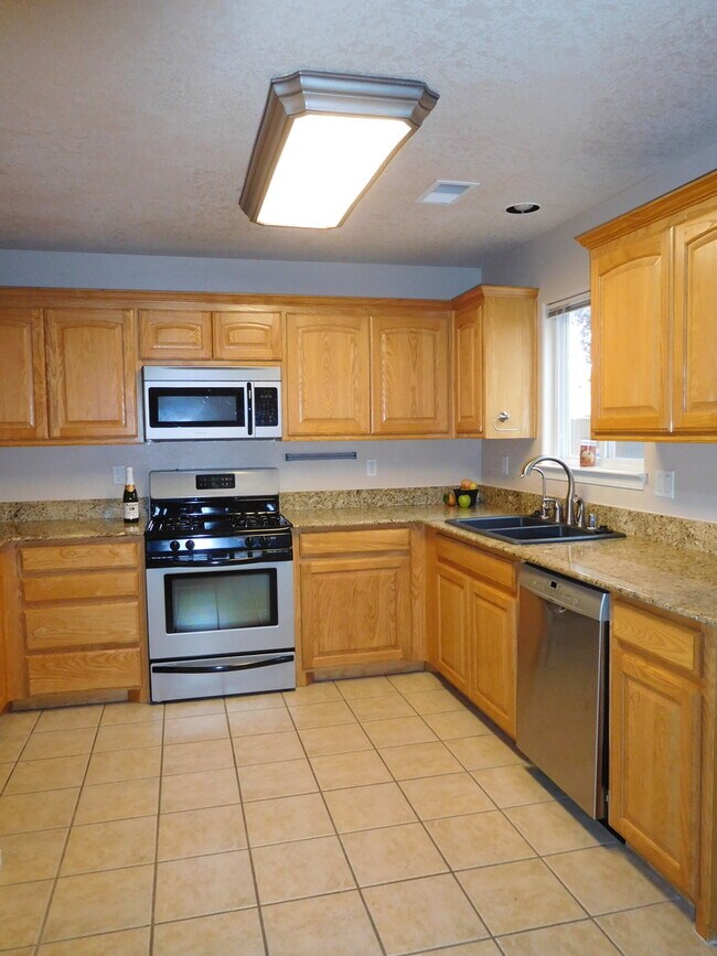 Building Photo - 7519 Treviso Ct NE