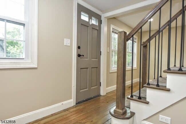 Building Photo - 6 Standish Ln