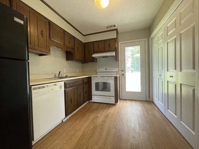 Building Photo - 100 Lanier Dr