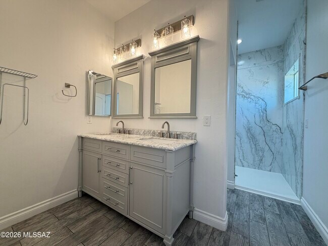 Building Photo - 3329 E Glenn St