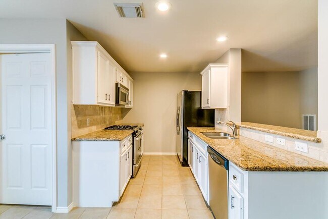 Building Photo - Charming Townhome near Memorial Park!
