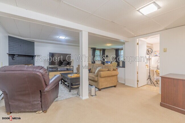 Building Photo - 73 Montclair Dr