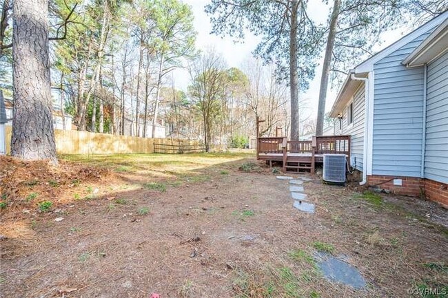 Building Photo - 9008 Stonebrook Dr