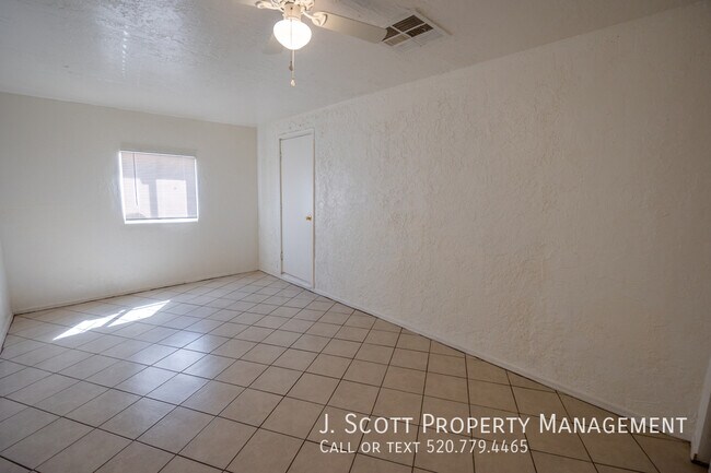 Building Photo - 6528 W Windsor Ave