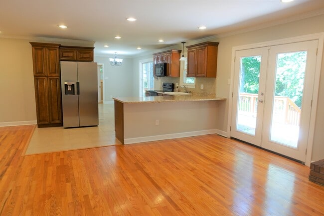 Building Photo - 115 Konnarock Cir