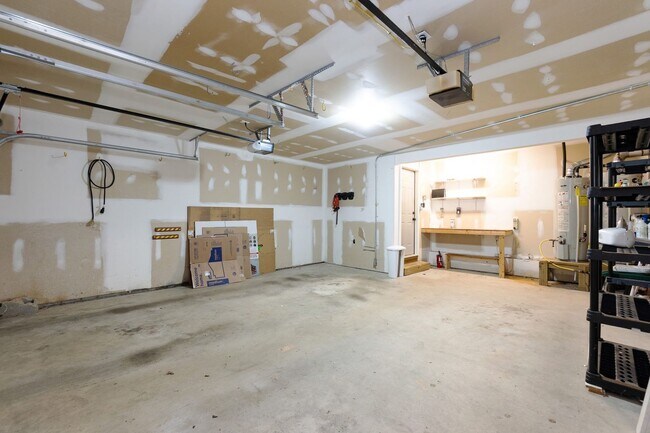 Building Photo - 8 Woodcliff Cir