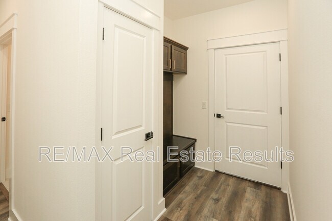 Building Photo - 12 Celtic Dr