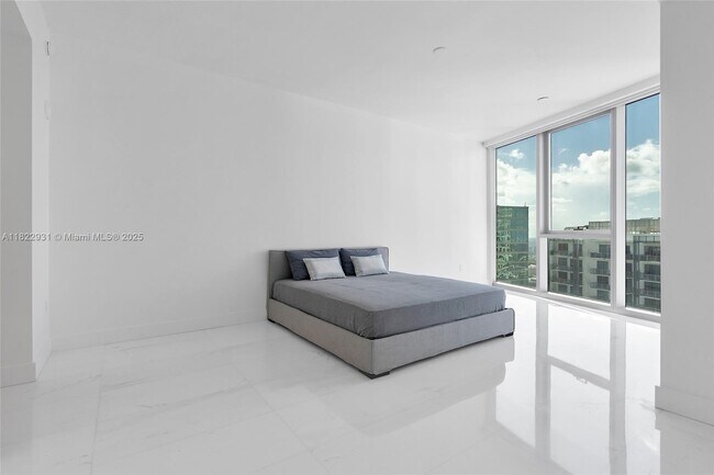 Building Photo - 300 Biscayne Blvd Way