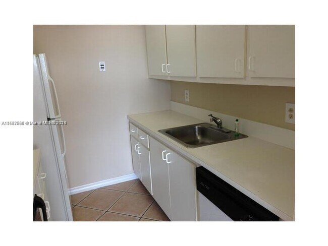 Building Photo - 2350 NE 135th St