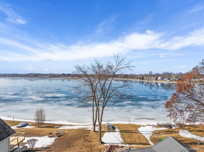 Building Photo - 222 Ackerson Lake Dr