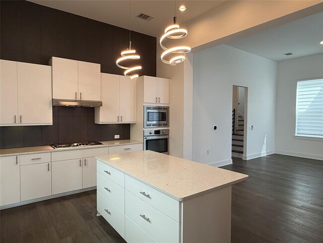 Building Photo - 6117 Seville Dr