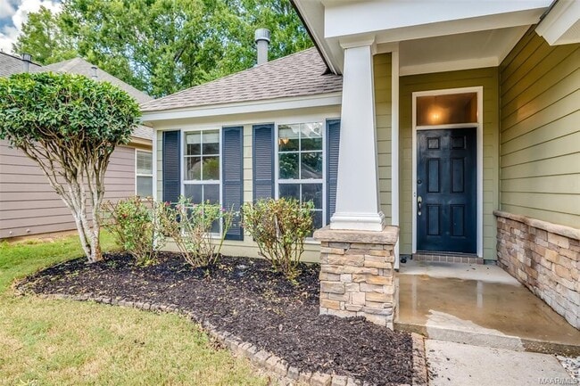 Building Photo - 9025 Saw Tooth Loop