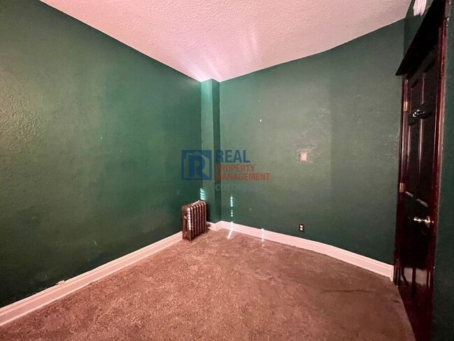 Building Photo - 215 E 11th Ave