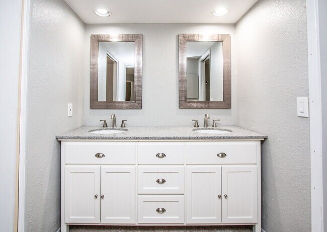 Building Photo - 4BR Entertainers Dream, McCormick Ranch