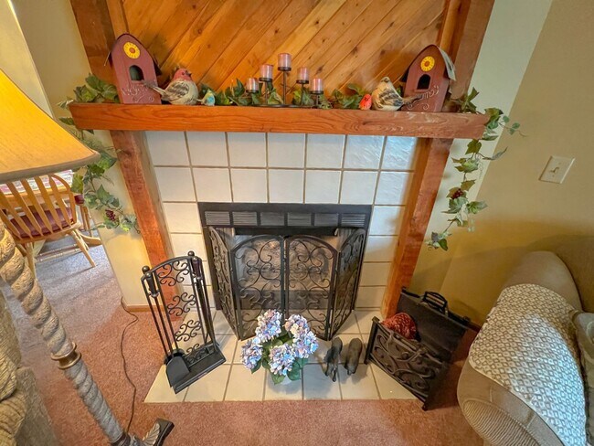 Building Photo - Stunning Rental Home in Indian Creek - Rey...